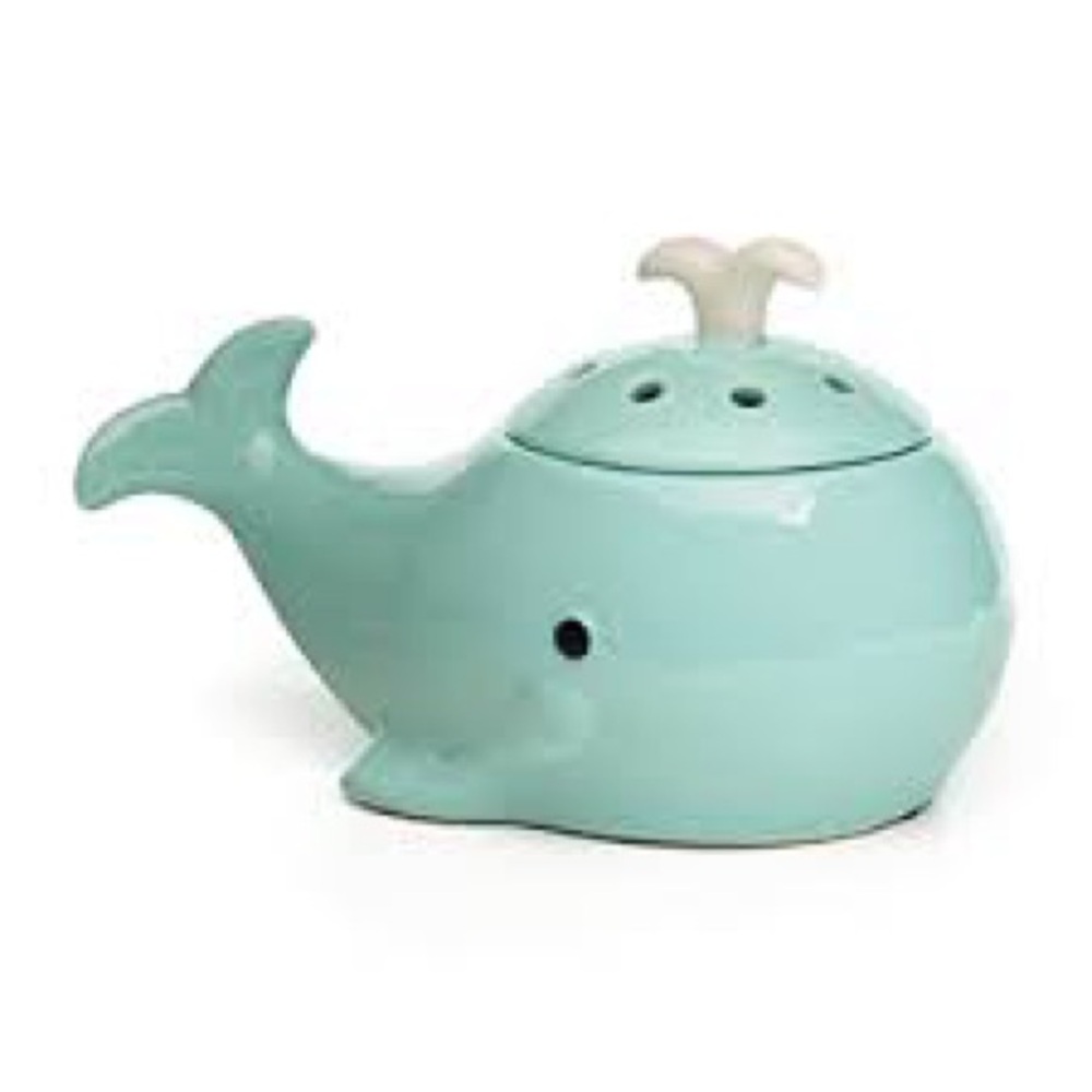 ⭐️🆕⭐️Blue Whale Scentsy Warmer